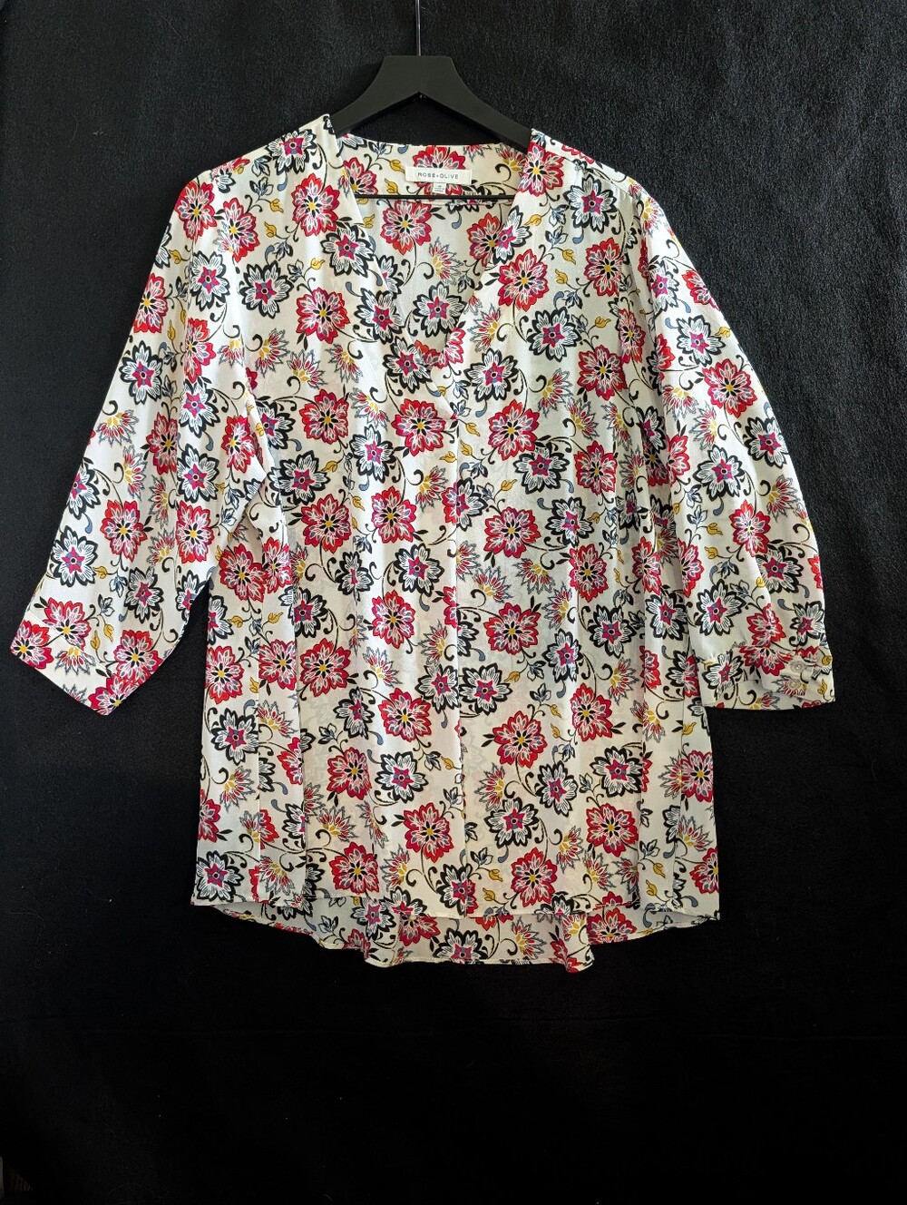 Rose + Olive 1X Floral V Neck Tunic Blouse Red White Blue 3/4 Sleeve Flouncy